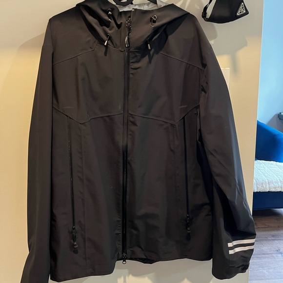 Men’s Canada Goose Rain Jacket - New Condition (Size L) - Picture 9 of 11